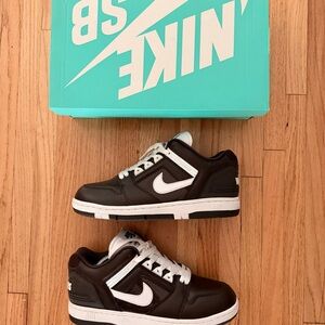 Supreme x Nike SB Air Force 2 low